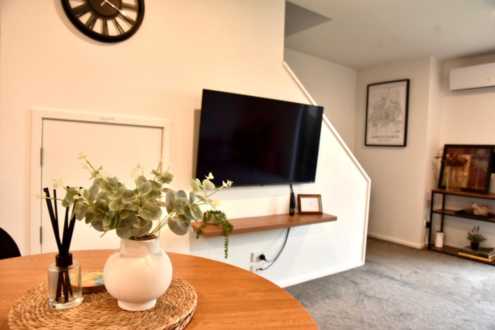 Close To Arena And One Kilometer From Railway Station Onsite Ev Car Park Christchurch Exteriör bild